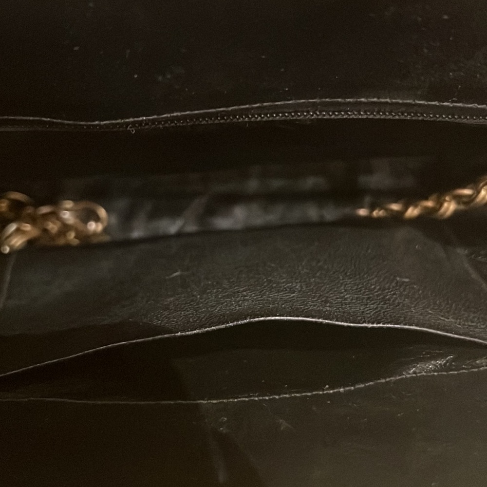100% Vintage Chanel Clutch with original chain. Can be worn crossbody. - Picture 6 of 14